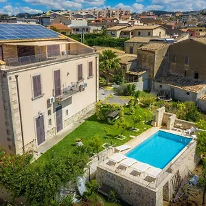 https://villa-rosaria-noto.sicilyhotelsitaly.net