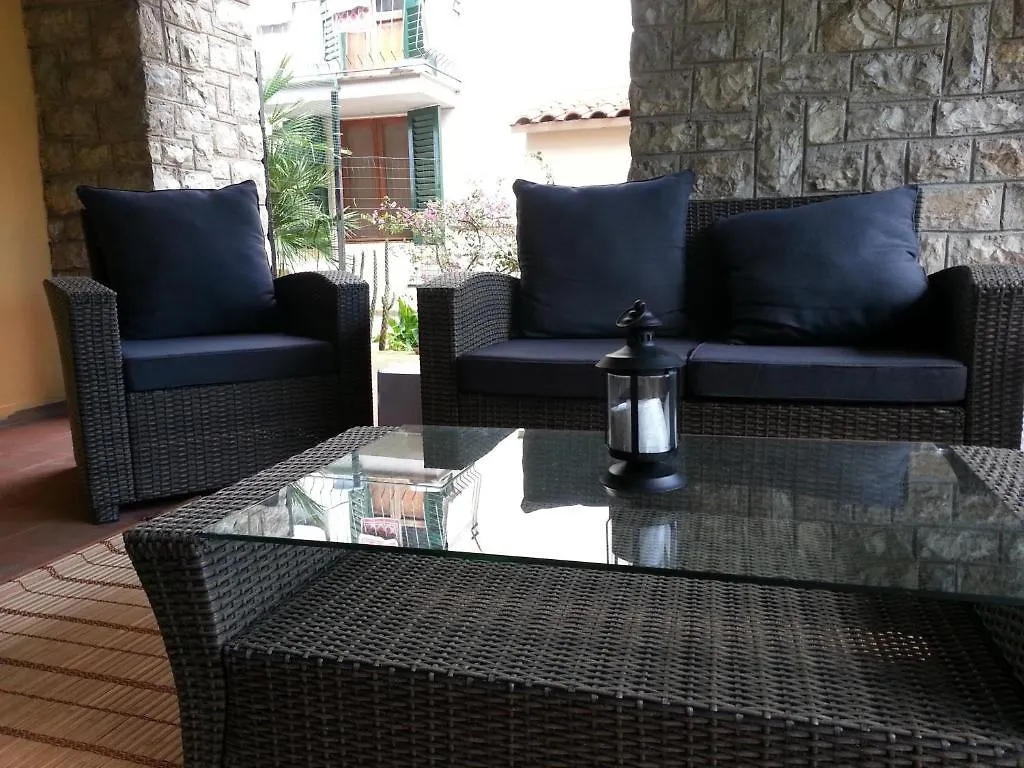 Bed & Breakfast A Due Passi Dal Centro Rooms For Rent Pisa