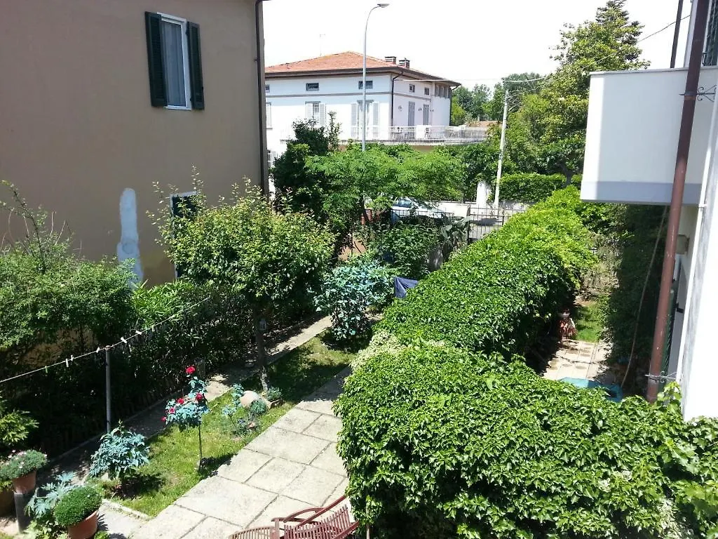 Bed & Breakfast A Due Passi Dal Centro Rooms For Rent Pisa
