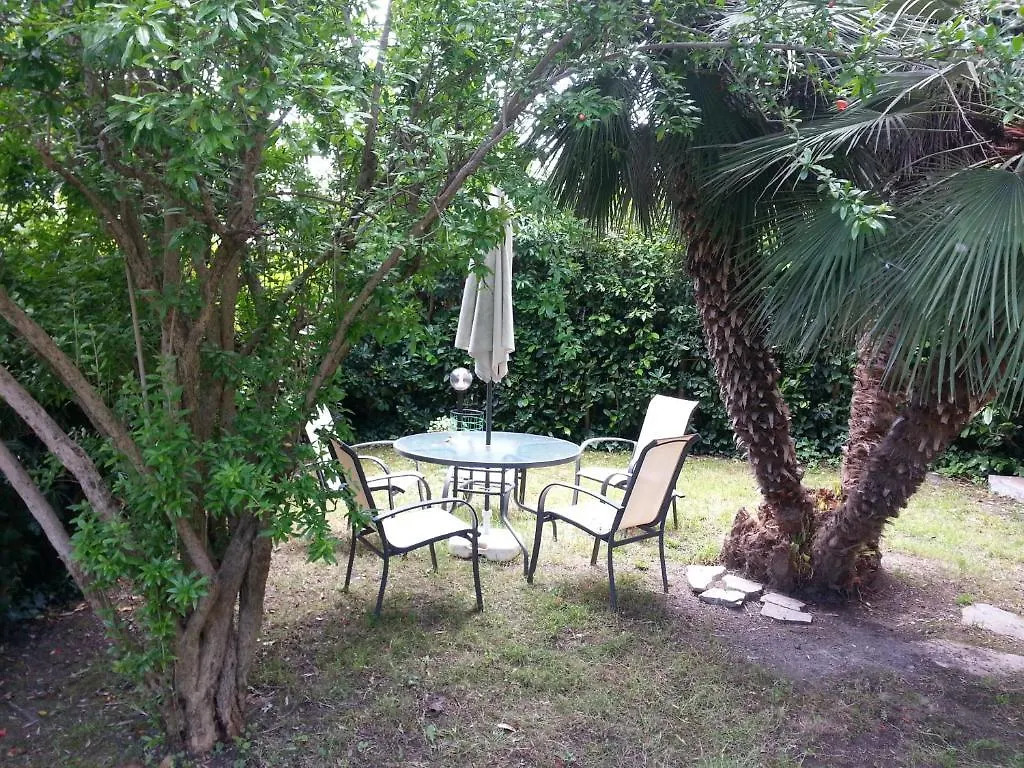 A Due Passi Dal Centro Rooms For Rent Pisa 3*,